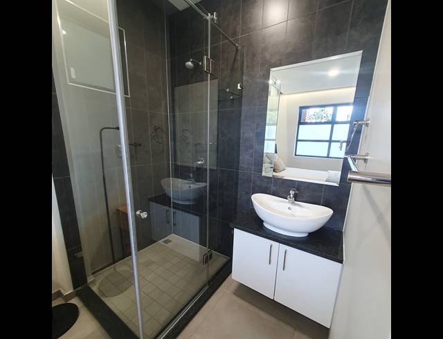 2 BEDROOM APARTMENT FOR SALE IN MENLO PARK